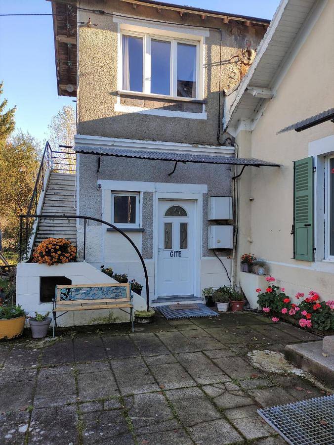 Gîte pour 2 personnes, avec Terrasse ainsi que Jardin et Vue à Pionsat - 4