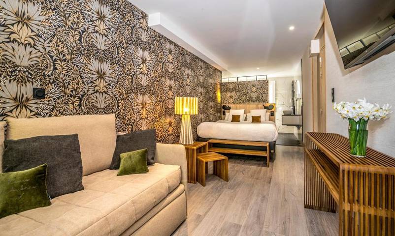 Hôtel pour 5 personnes, avec Terrasse et Jardin à Laguiole - 2