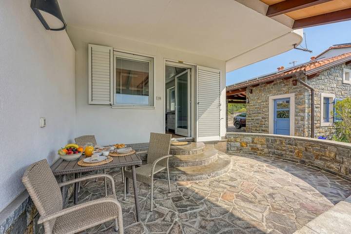 Gîte pour 2 personnes, avec terrasse ainsi que vue sur l’océan et piscine à Koper - 3
