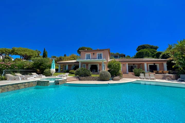 Villa for 10 people, with Balcony and Terrace as well as Garden and Pool in Antibes
