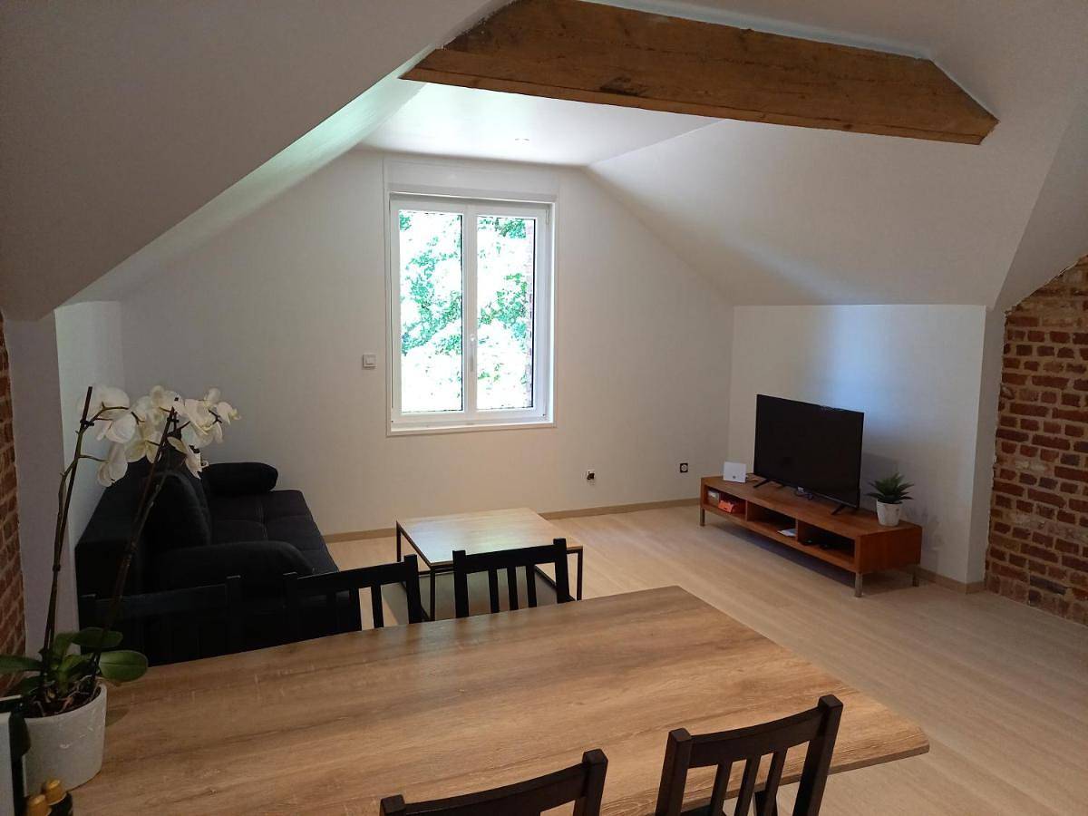 Appartement entier, Two-Bedroom Apartment in Nesle, Région de Péronne