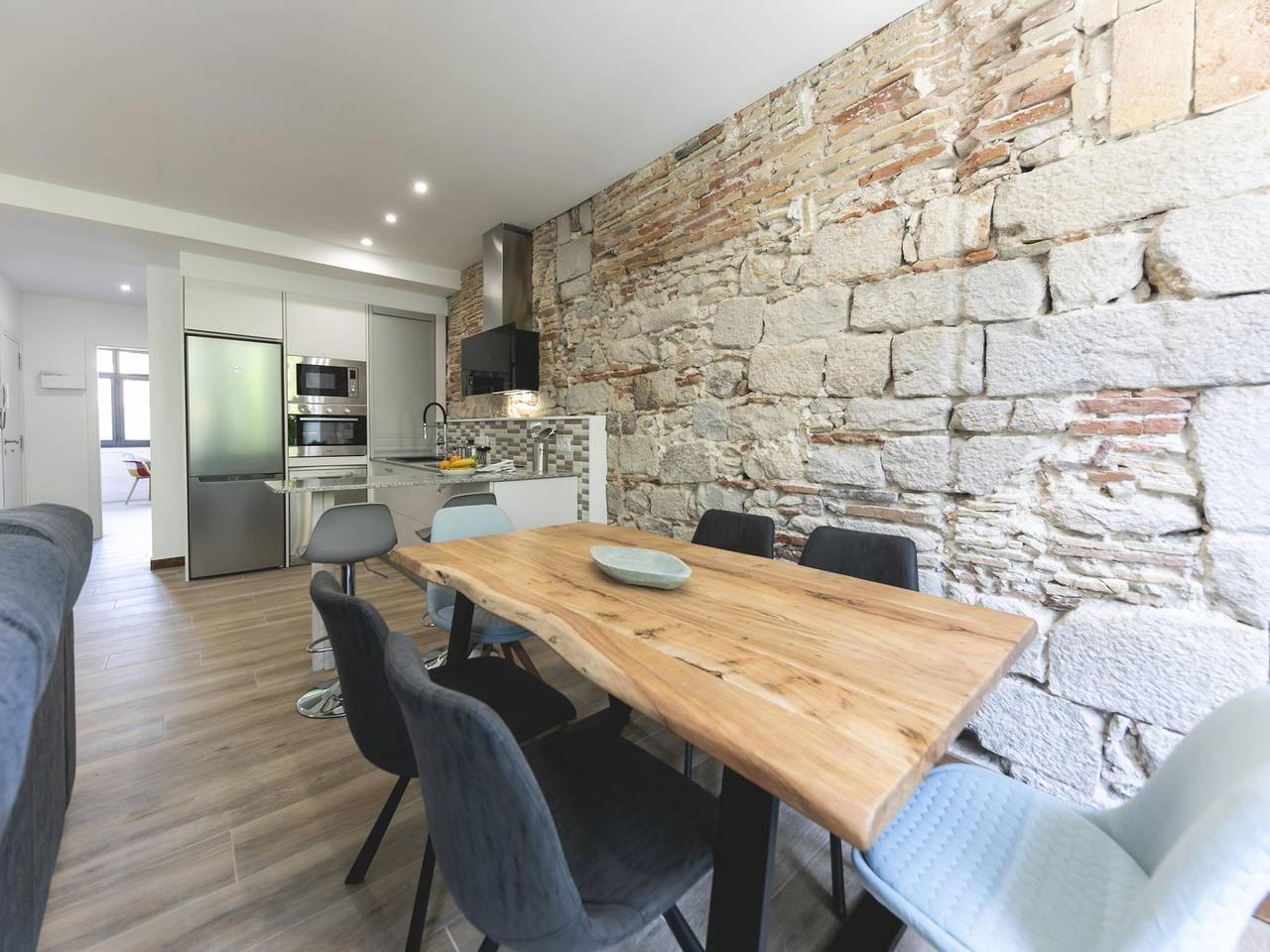 Entire vacation apartment, Bravissimo Rambla Eiffel Bridge 2 in Girona, Gironès