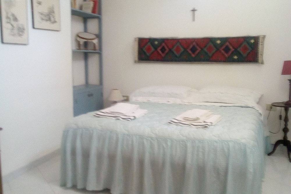 Cosy Mediterranean Cottage on top of a hill unspoilt nature silence and seaview in Marsala, Provincia di Trapani