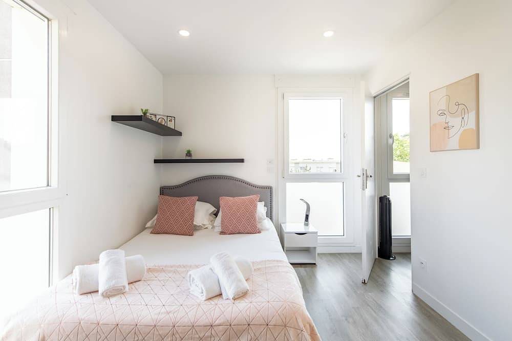 Ganze Wohnung, Rare! Large 4-bedroom apt. I Disney & Paris 30 min I Near Metro & Free Parking in Créteil, Val-de-Marne