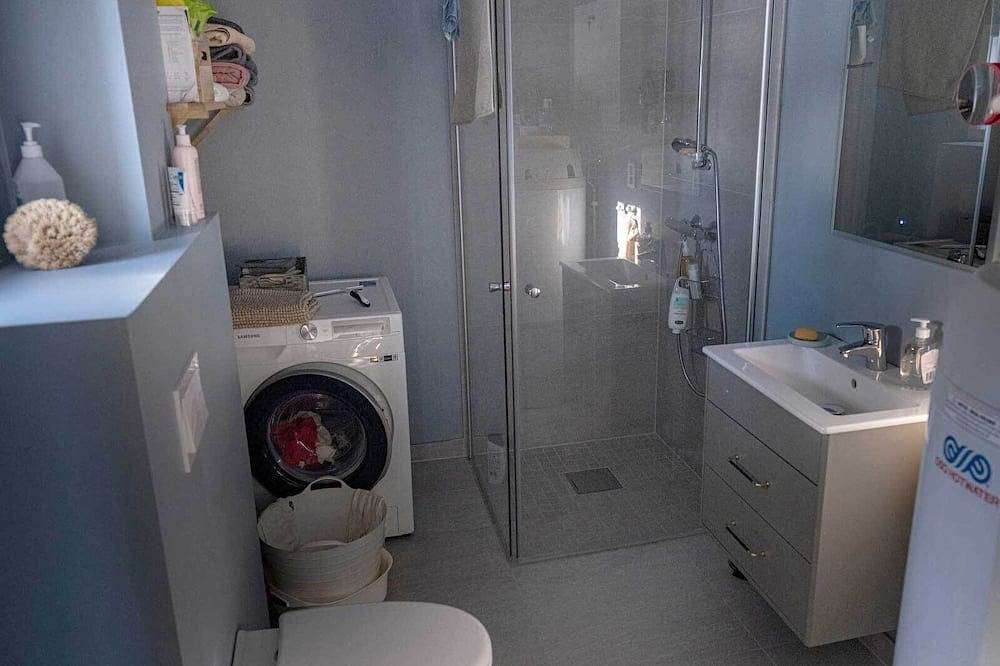 Unique home by the sea. 10 meters from shore-line. Exceptional in Bodø