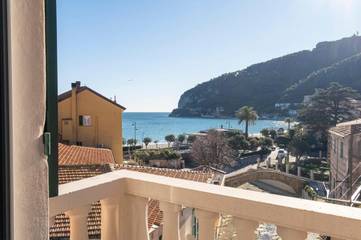 Gîte pour 5 personnes, avec balcon et vue à Noli