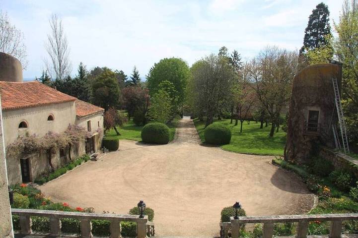 Location de vacances pour 8 personnes, avec piscine et balcon à Artonne