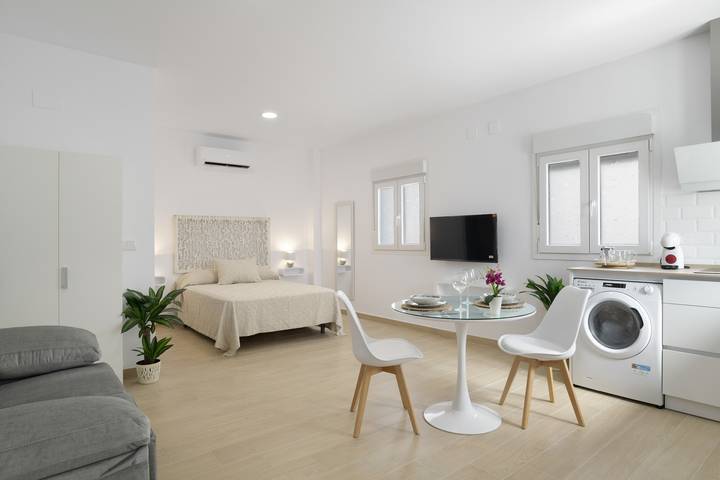 Apartamento inteiro, Apartamento estúdio 'Apartamentos Maria' com Wi-Fi e ar condicionado in Vejer de la Frontera, Costa de la luz