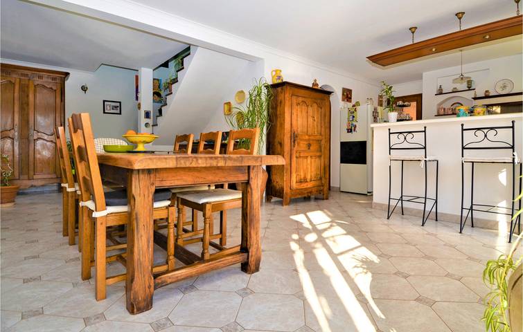 Apt de 120 m², WiFi, Parking, Centre ville 1km in Saint-Quentin-la-Poterie, Région de Nîmes