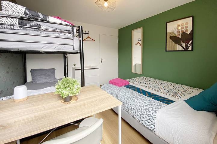 Appartement entier, A3 - Appart 15 pers • Antony-Orly • Clim Parking in Antony, Hauts-de-Seine