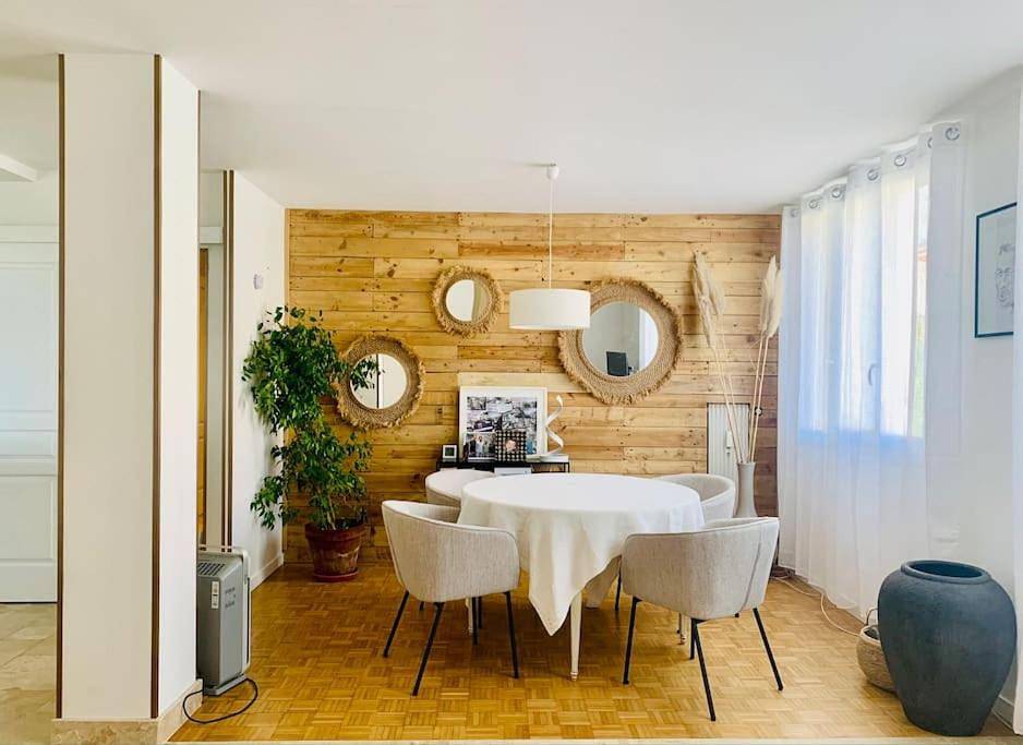 Appartement entier, Spacieux T3 climatisé avec parking proche gare in Villefranche-sur-Saône, Beaujolais