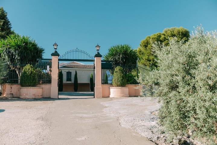Chalet para 14 personas, con vistas además de piscina y jardín, Se admiten mascotas en Écija - 2