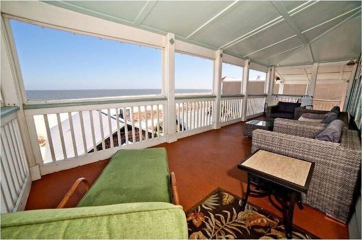 Vacation rental for 6 people, with pool and balcony in Tybee Island