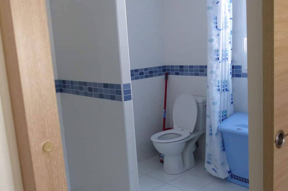 Appartement entier, Appartement de plain pied  2 personnes , mitoyen aux propriétaires, 300 m  mer in Loctudy, Côte de Cornouaille