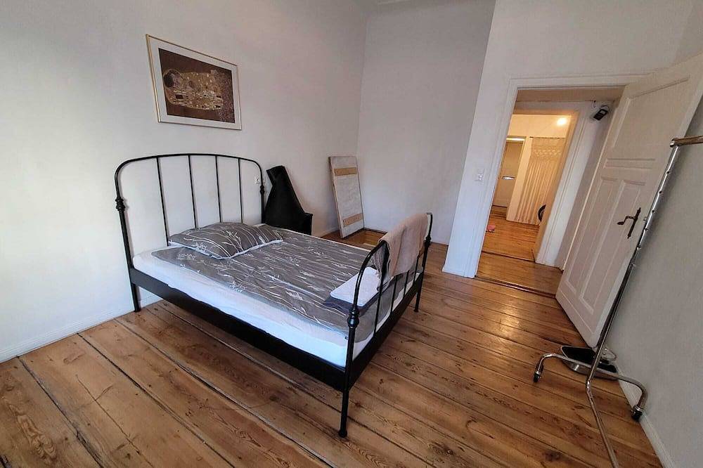 Apartamento entero, Charming Altbau Apartment with High Ceilings & Historic Flair in Berlin-Mitte in Berlin Wedding, Berlín