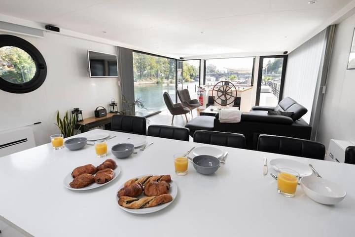 Bateau pour 6 personnes, avec vue et terrasse dans les Hauts-de-Seine - 2