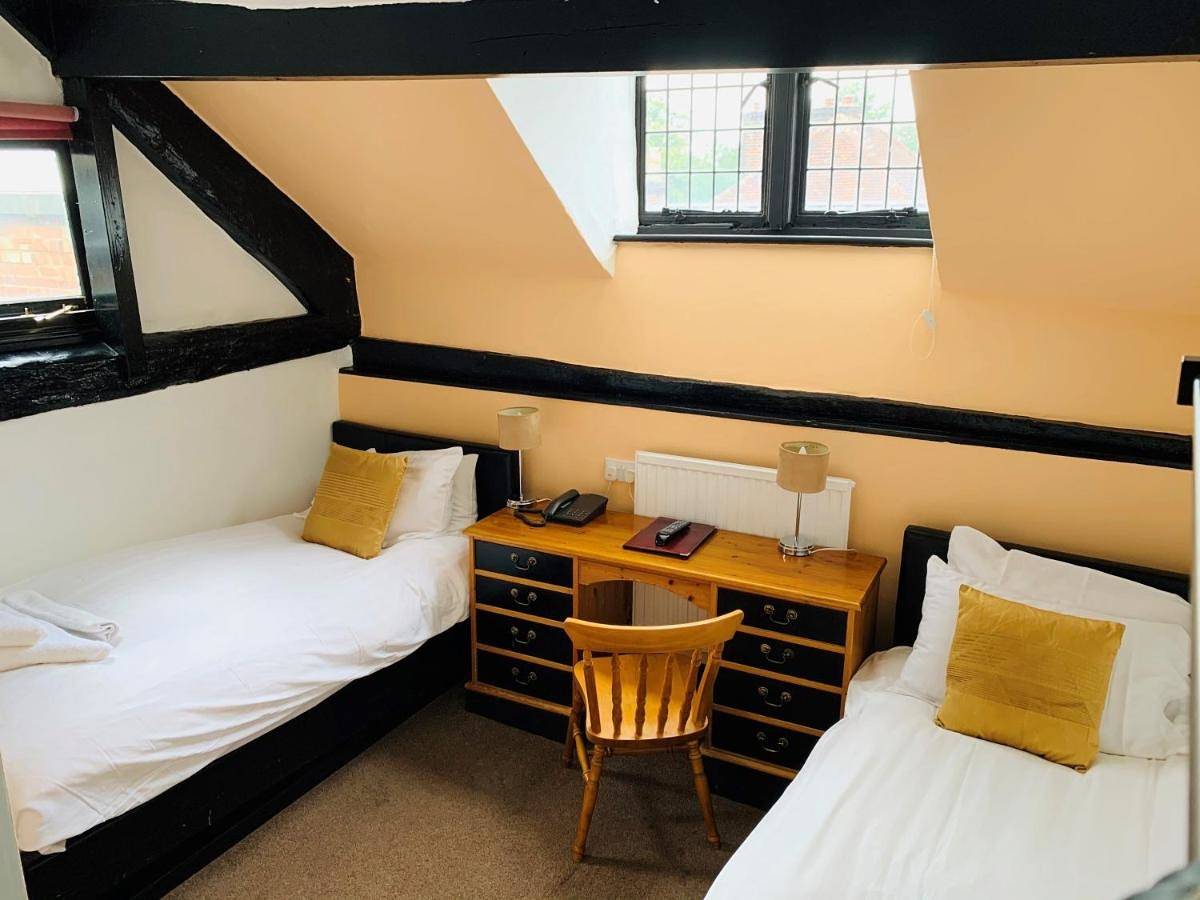 Hotel for 10 people with terrace in Hertfordshire