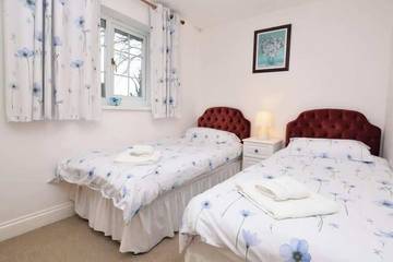 Holiday Home for 4 People in Pembroke, Pembrokeshire, Photo 4