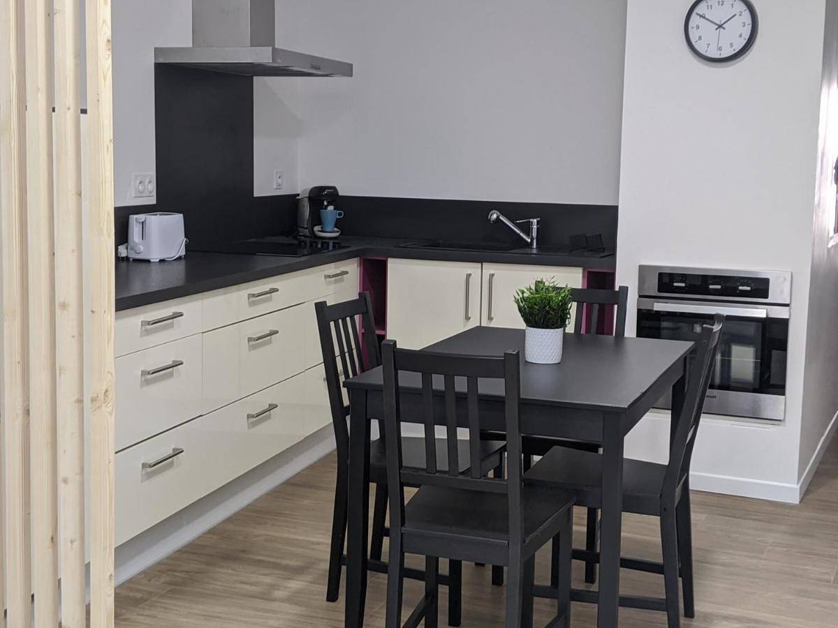 Appartement entier, Studio Apartment in Malestroit, Région de Vannes