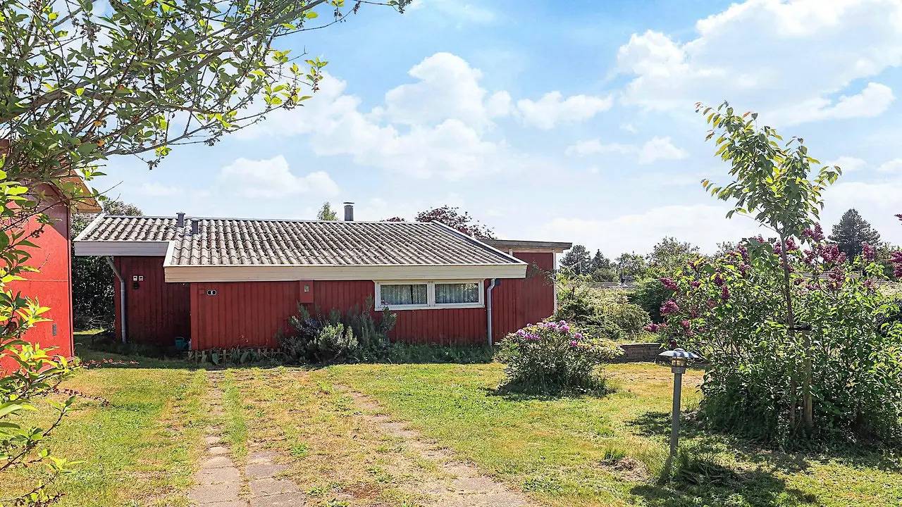 Feriehus for 6 personer med have in Bogø