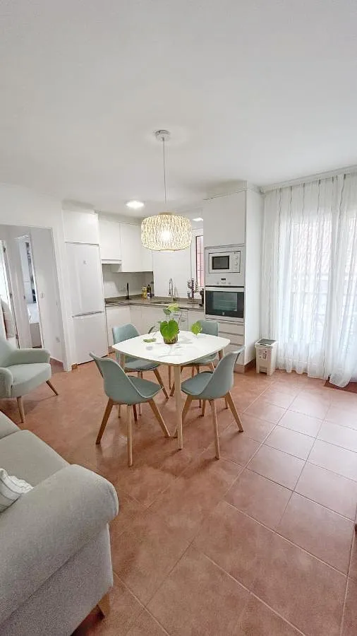 Apartamento de vacaciones para 4 personas, con vistas y balcón, Familias con niños - 1