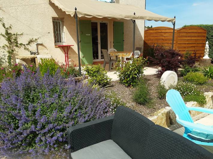 Gîte pour 3 personnes, avec terrasse ainsi que jardin et piscine à Vaison-la-Romaine - 4