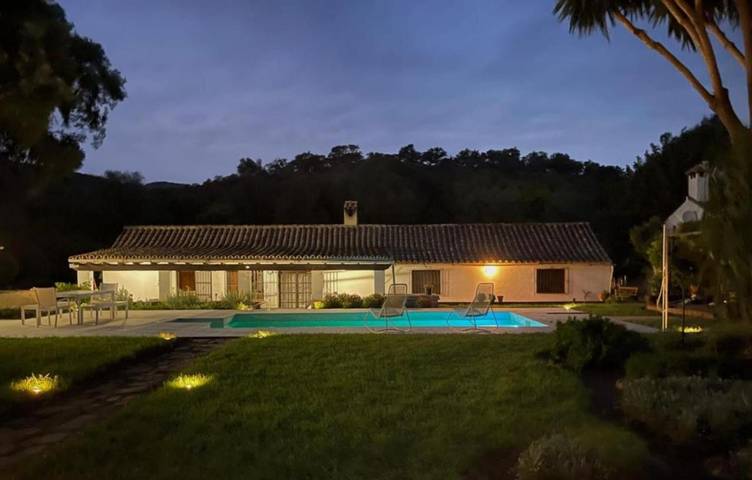 Casa rural para 2 personas, con Balcón y Terraza además de Jardín y Piscina en Jimena de la Frontera