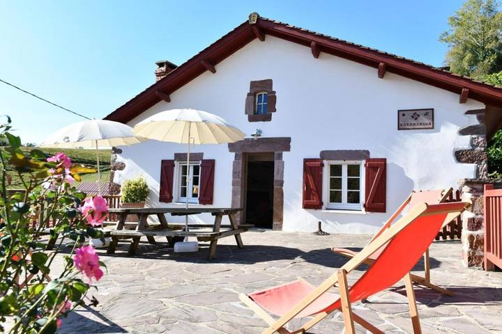 Location de vacances pour 15 personnes, avec Terrasse et Jardin à Aldudes