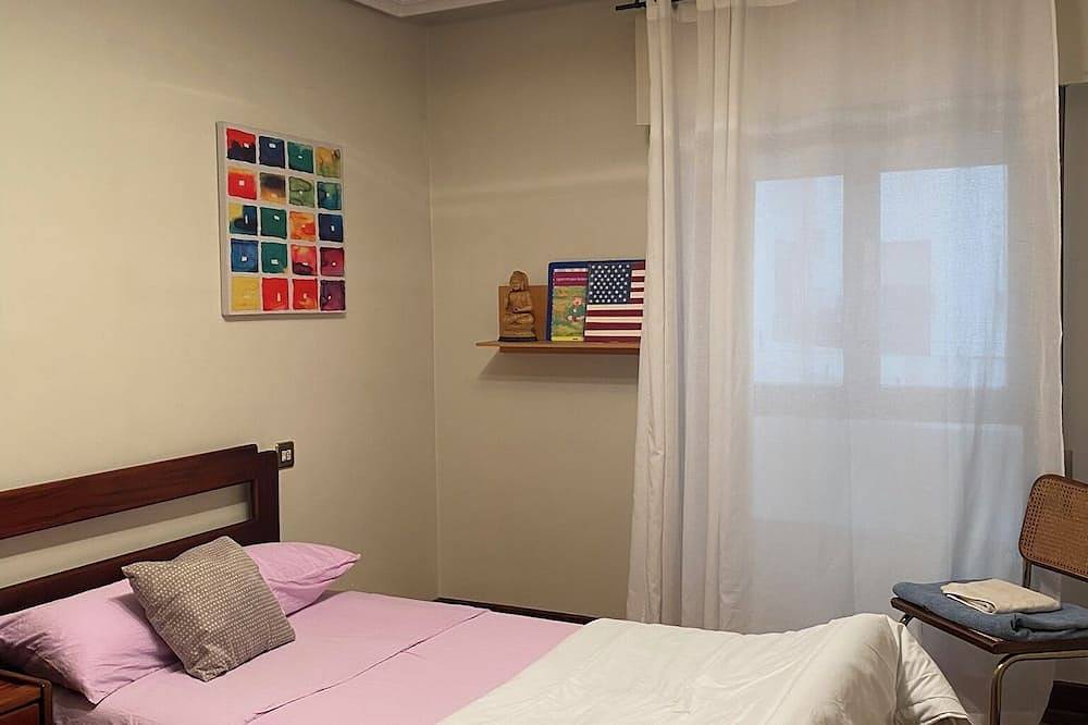 Entire apartment, Centrally located 3 bedroom apartment with balcony, facing the church of Zumarraga. in Zumarraga, Gipuzkoa