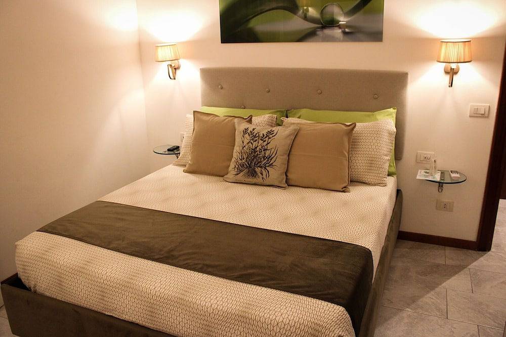 Luxurious villa with 3 Bedrooms, Garden, Perfect for Families, near the Sea. in Porto Badino, Agro Pontino