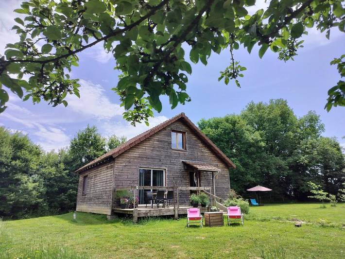 Chalet pour 4 personnes, avec terrasse ainsi que jardin et vue