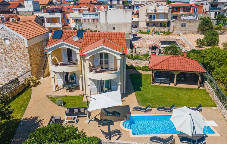 Location de vacances pour 10 personnes, avec terrasse à Pirovac - 3