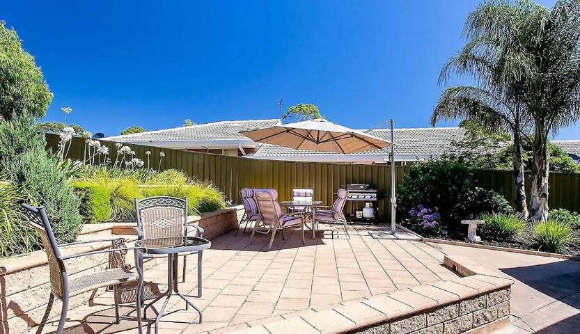 Villa for 16 people, with garden in Adelaide