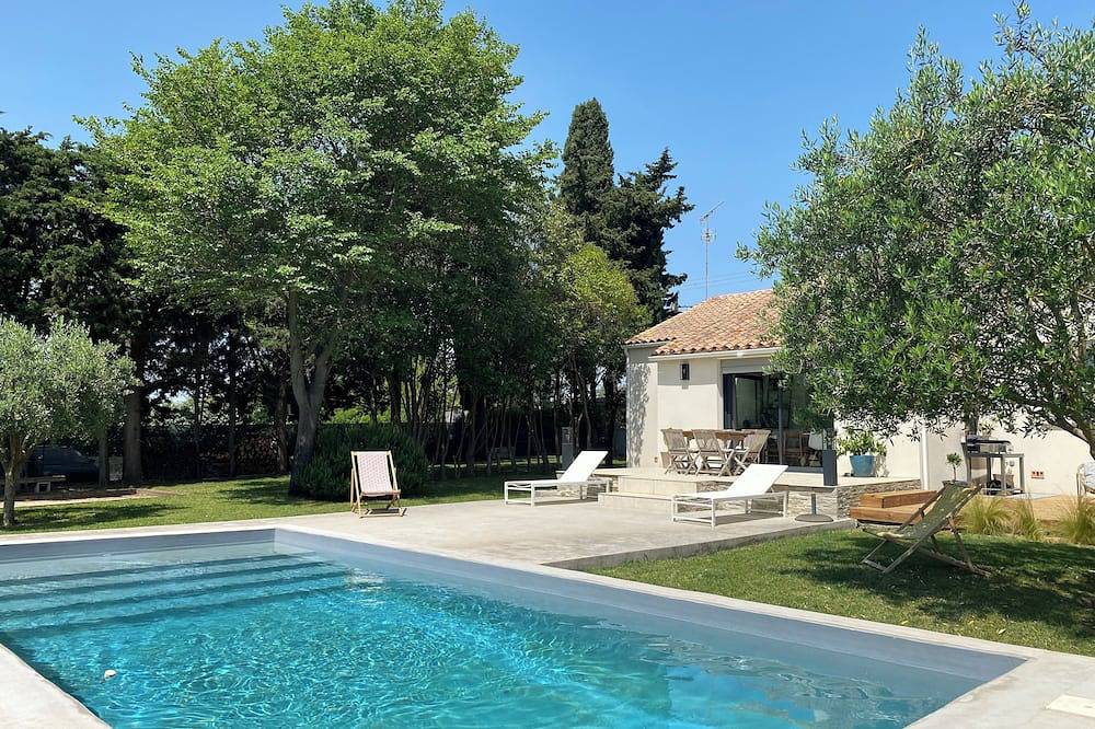 House with swimming pool and large garden near the sea in Montbazin, Côte d'Améthyste
