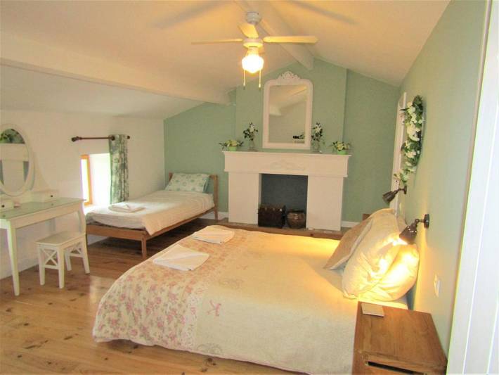 Gîte pour 5 personnes, avec piscine et jardin à Étusson