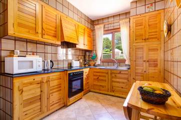 Vacation Rental for 6 Guests in Cala Blanca, Ciutadella, Picture 4
