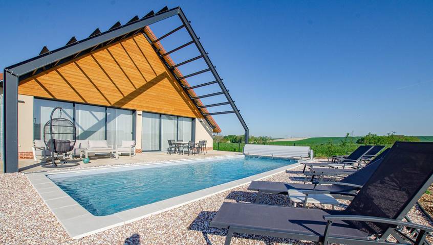 Gîte pour 6 personnes, avec Terrasse ainsi que Jardin et Piscine