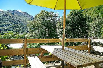 Gîte pour 4 personnes, avec jardin à Sazos