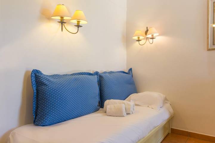 Gîte pour 4 personnes, avec bassin pour enfant et piscine, adapté aux familles dans Port de Cannes Marina