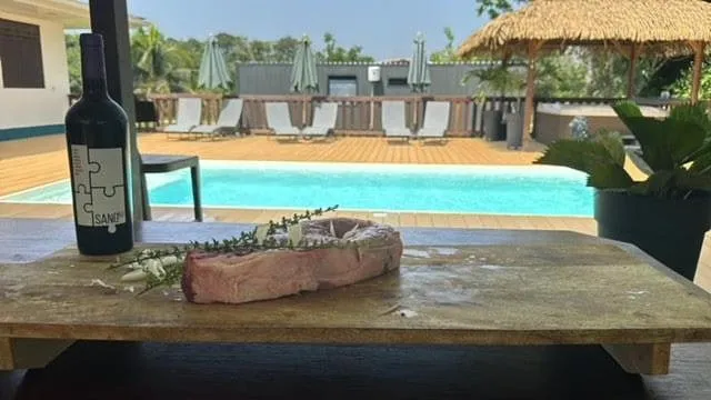 Chalet para 12 personas, con jardín además de jacuzzi y piscina - 1