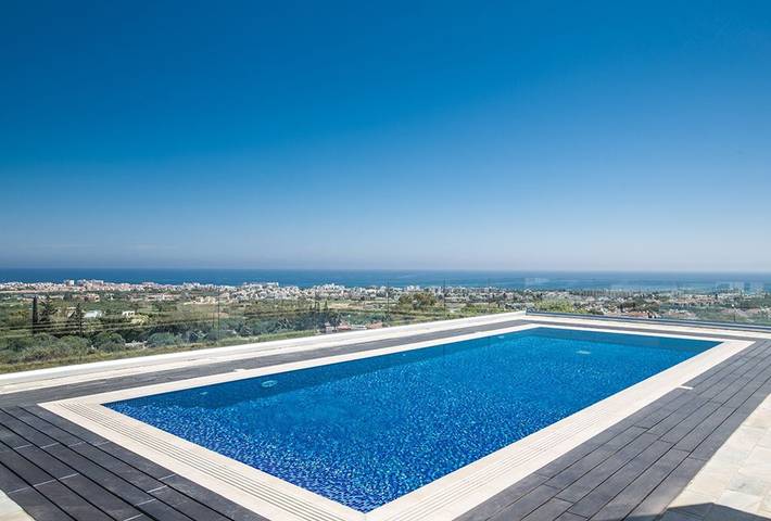 Holiday rental for 7 people, with pool and balcony as well as ocean view and garden in Protaras