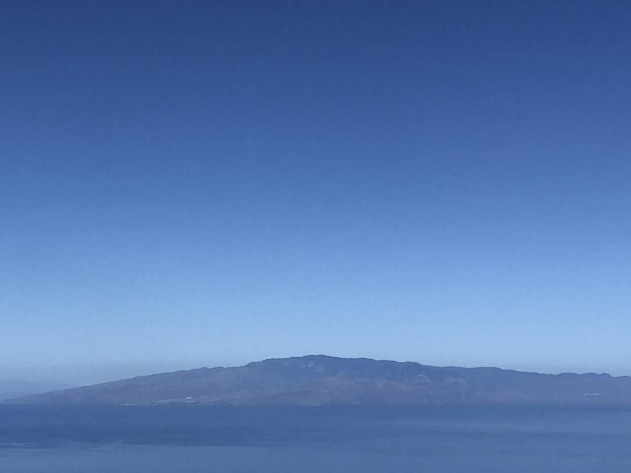 Apartamento vacacional entero, Spectacular Duplex Seafront with awesome sunsets ! in Cueva del Polvo, Guía de Isora