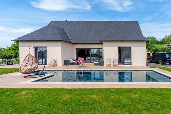 Villa pour 19 personnes, avec piscine et terrasse