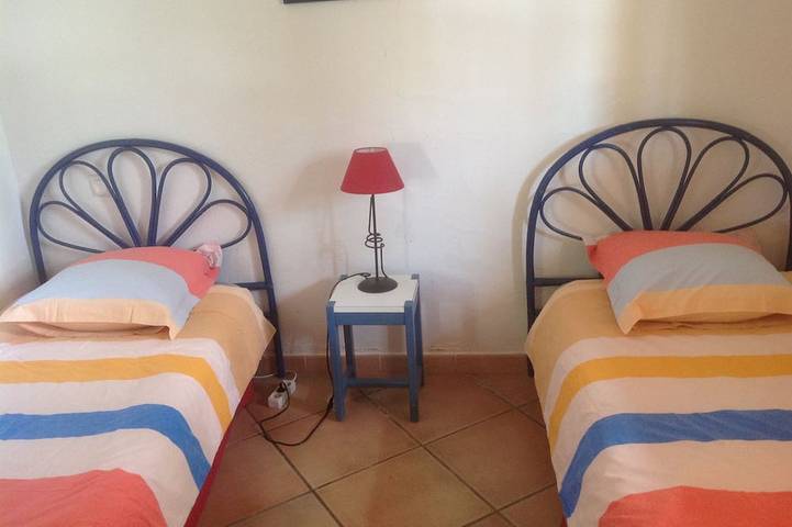 Location de vacances pour 5 personnes, avec terrasse ainsi que jardin et piscine dans Sainte-Lucie de Porto-Vecchio - 2