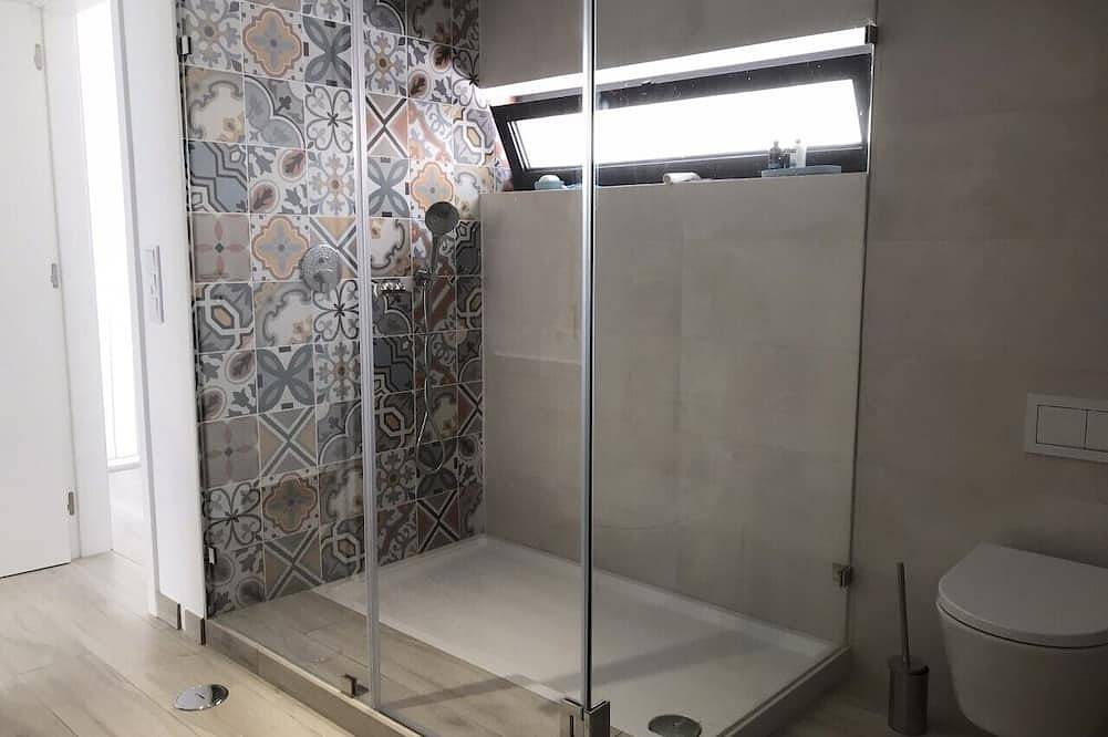 Stunning Villa with Private Pool Sea Views and Walk to Beach in Salema, Parque Natural do Sudoeste Alentejano e Costa Vicentina