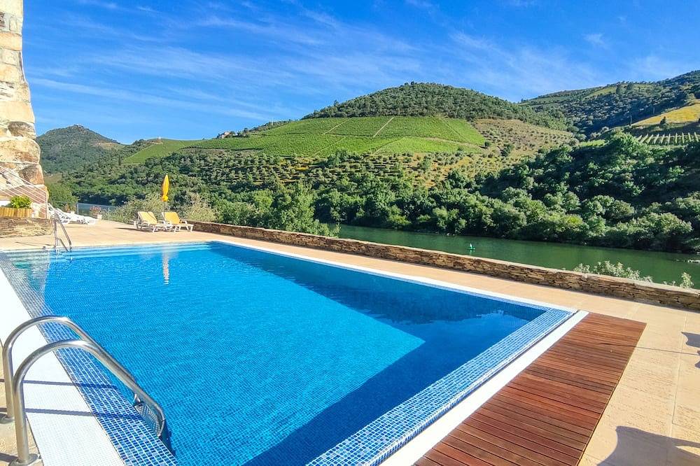 Ganze Wohnung, Apartment mit Gemeinschaftspool und fantastischem Panoramablick auf den Fluss Douro in Castanheiro do Norte e Ribalonga, Douro-Tal