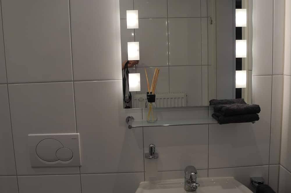 Geheel appartement, Licht modern appartement op een rustige locatie met een eigen ingang en een patio in Oberstenfeld, Landkreis Ludwigsburg