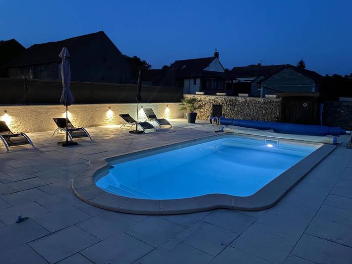 Location de vacances pour 4 personnes, avec jardin ainsi que piscine et jacuzzi, adapté aux familles dans Sainte-Thérence - 3