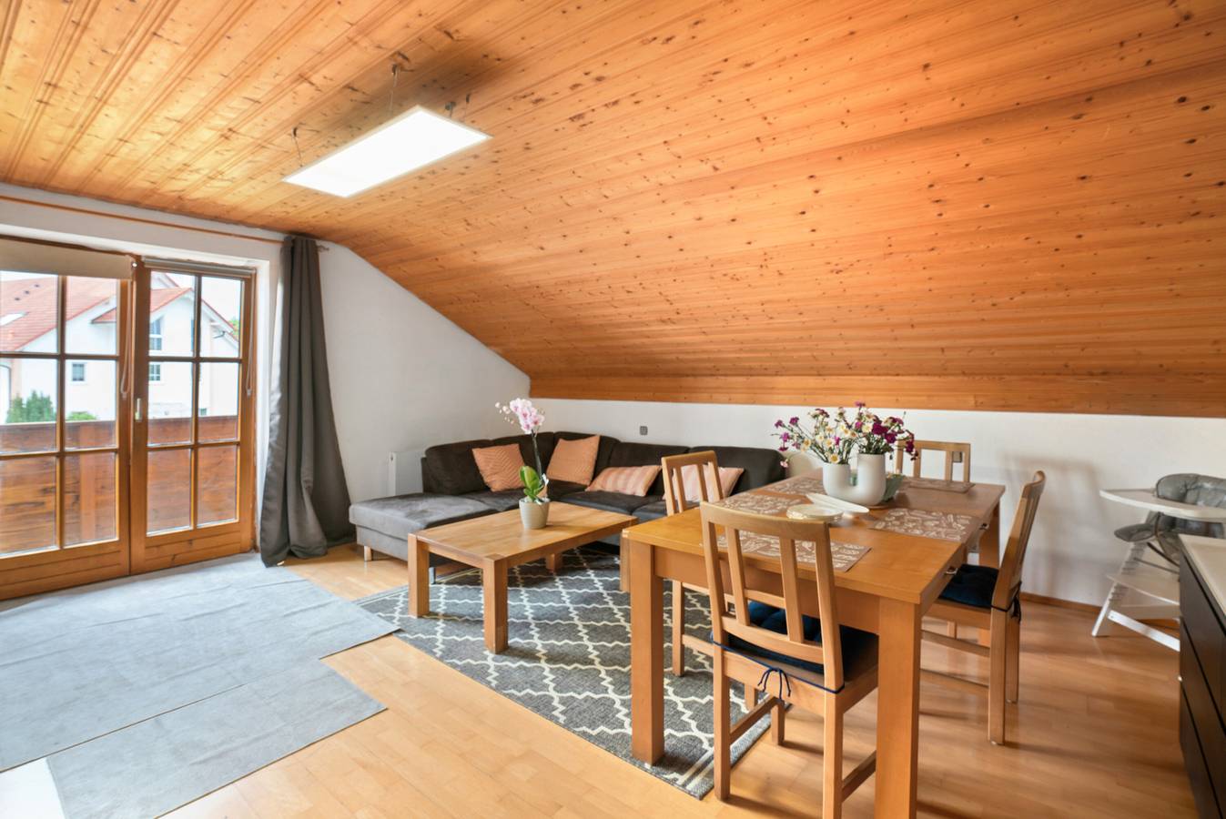 Ganze Wohnung, Ferienwohnung „Dorfidyll" mit Balkon und Wi-Fi inmitten der idyllischen Landschaft von Jesenwang in Jesenwang, Romantische Straße