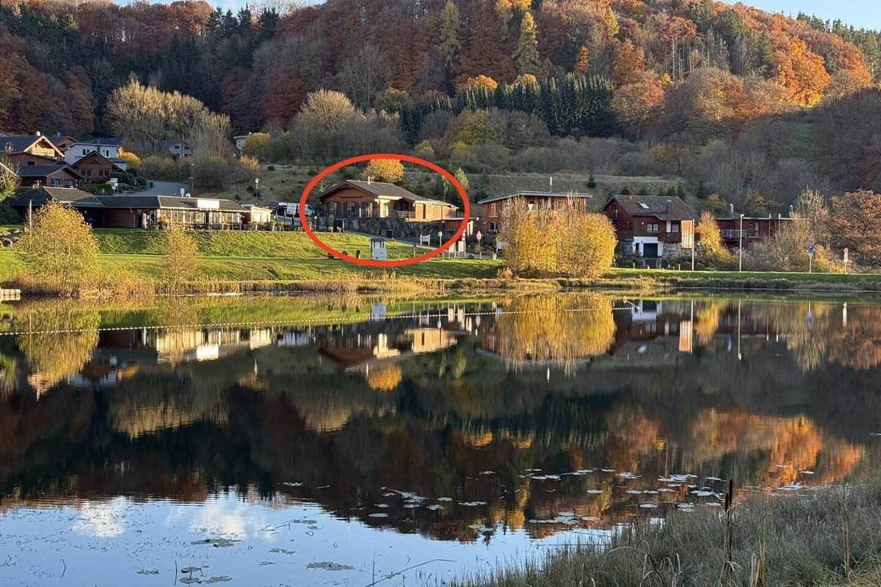 10-Personen-Wellness-Chalet in erster Reihe am See in Rieden (Eifel), Osteifel